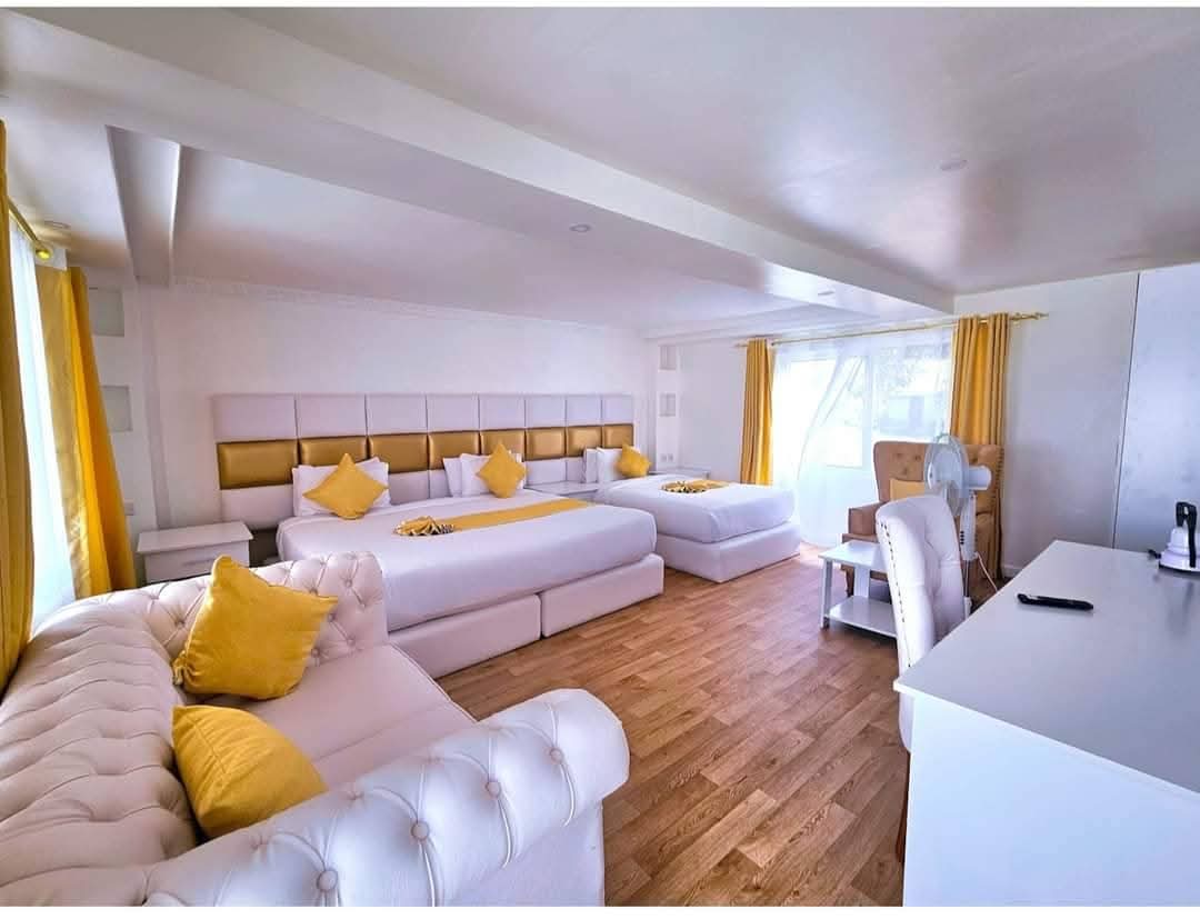 Back Row Triple Room