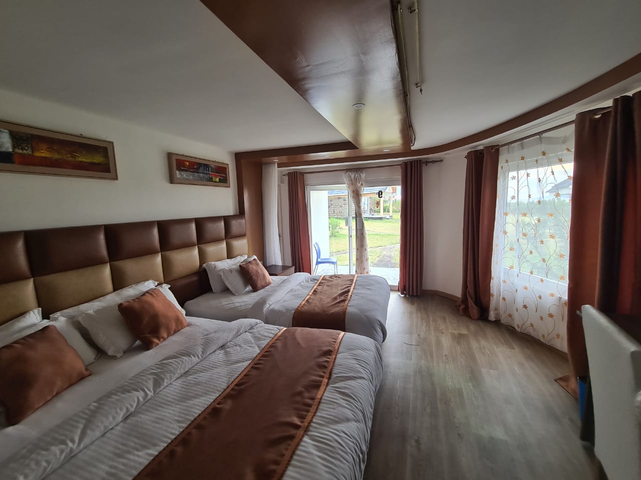 Executive Twin Cottage