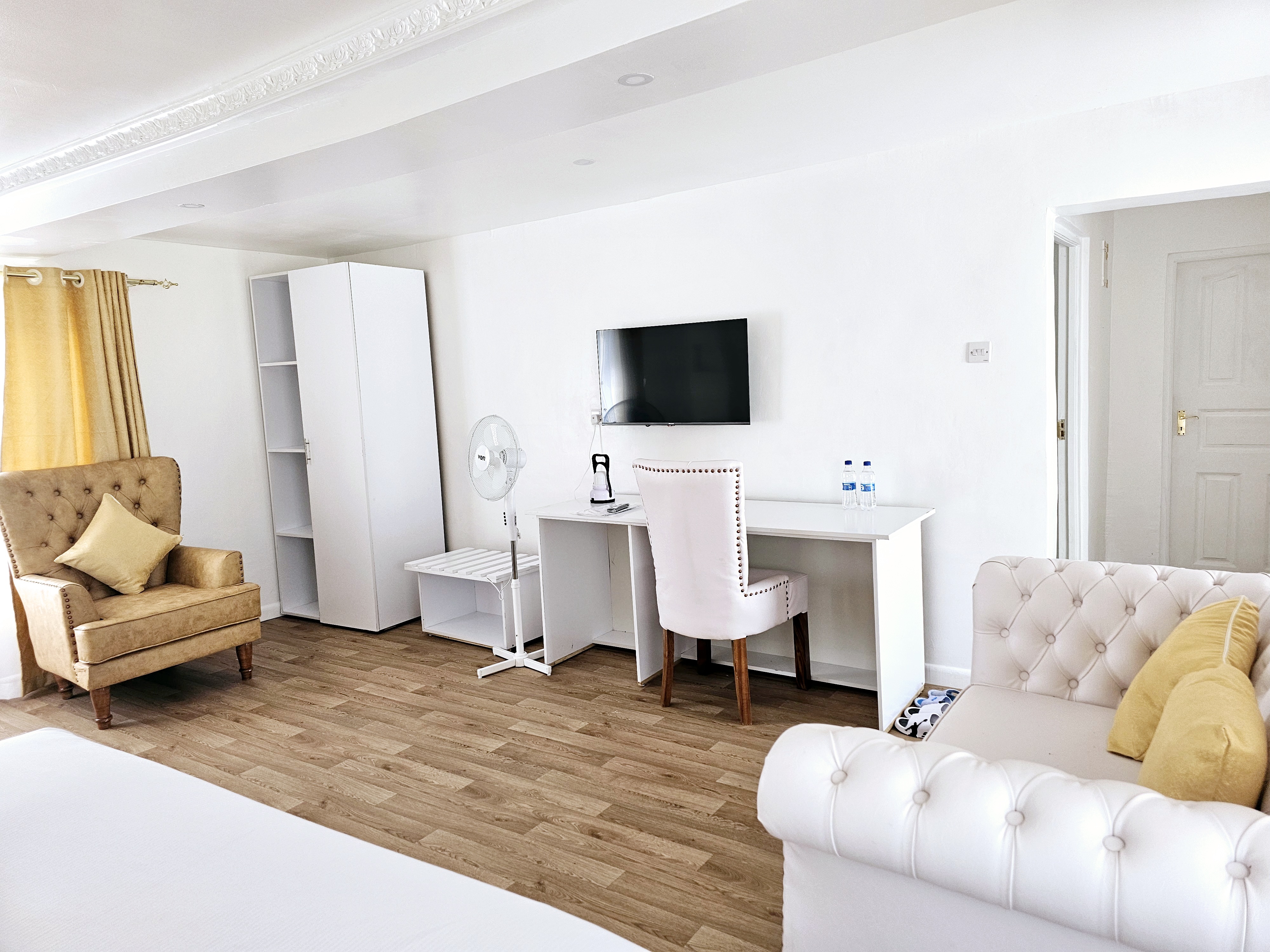 Back Row Triple Room