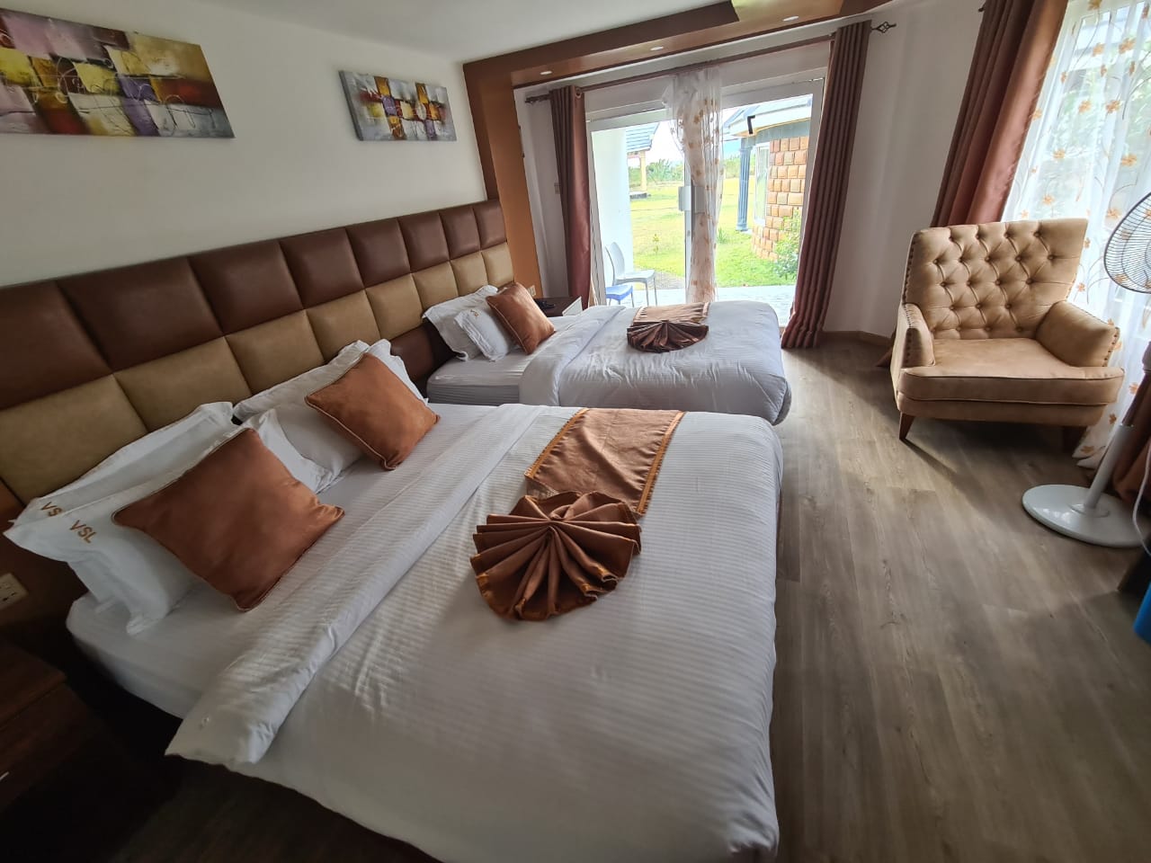 Executive Twin Cottage